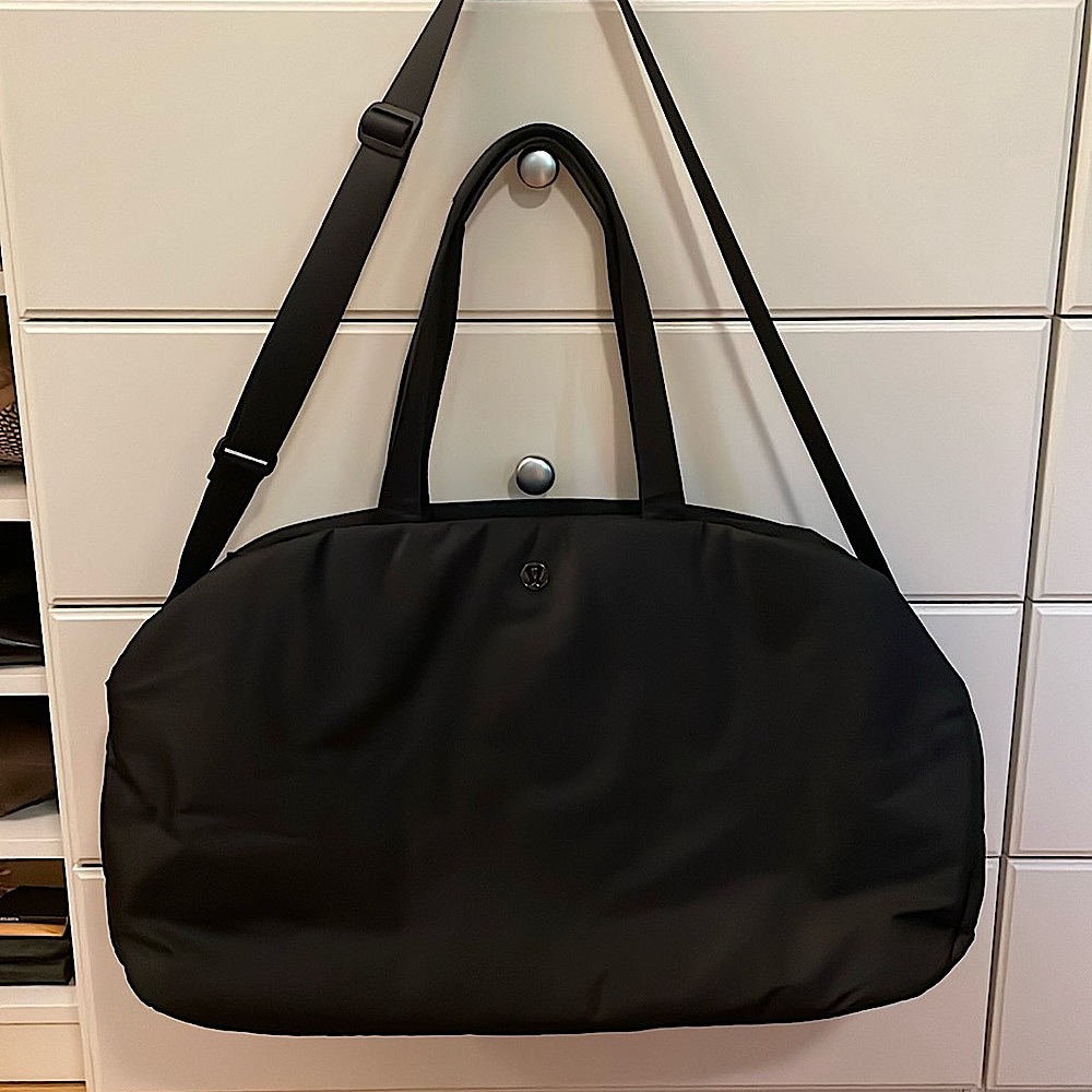 Lululemon large black gym bag - EUC